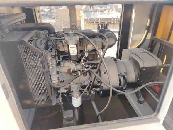 السلام عليكم مولد كاتم شركة بيركنز تشغل 32 امبير السعر 12 مليون وبي مجال  العنوان (بابل حله الثوره شارع المركز أسواق فارس) للاستفسار اتصل على الرقم (***********)(***********)
