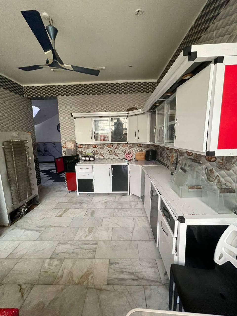 الدار للبيع 🏠
المساحة 140 طابقين 3 غرف فوك وصاله8*8 وصحيات الطابق الأرضي الاستقبال 6ونص *3ونص المطبخ 4*4 صاله 8*8 غرفة نوم 4*4 وصحيات داخلي وخارجي يصلح شقتين 140 *140طابو زراعي قريب ع الطابو البيت بناء حديت جبهته 8 الزعفرانيه قرب  شارع المعهد الرأيسي 
رقم الهاتف ***********
