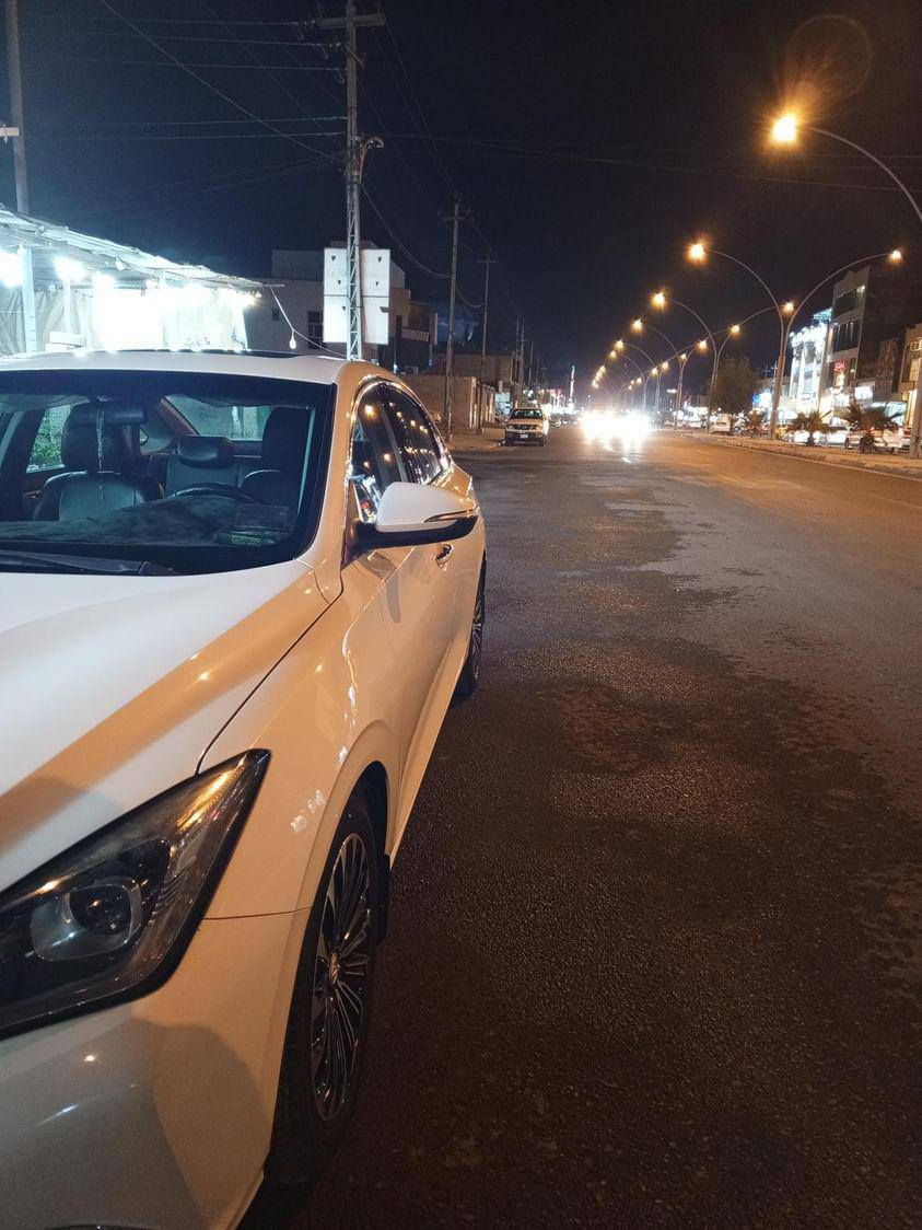 السلام عليكم شانجان ايدو ٢٠٢٠ مواصفات فتحه جلد كامره  للبيع ماشيه ٢٣٧الف  لون ابيض  رقم بغداد سنويه ساقطه    سياره بيها بارد بحافة البنيد شويه  وبيها صبغ باب اللي خلف السائق والجاملغ   سياره على ايدي مال بيت  محافظ عليها دهن ايكسدو الأصلي بانزين محسن صدر جديد السعر ١٠٥ وبيها  مجال مكاني الدوره البعيثه الاتصال على رقمي ***********
