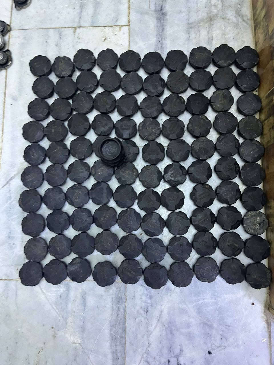 عرض ب 5 الف
متوفر توصيل 
توجد كافه احتياطات 
كيا كارنز و كيا رندو 
للاستفسار التواصل 
***********
***********
