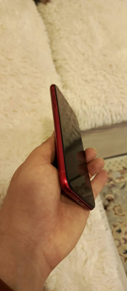 ئايفؤن ئيكس ئار 64 گيكا پاتري گؤراوه هه موو گياني ئيشه كات به شرته
قفلي 115 هه زاره 
***********
