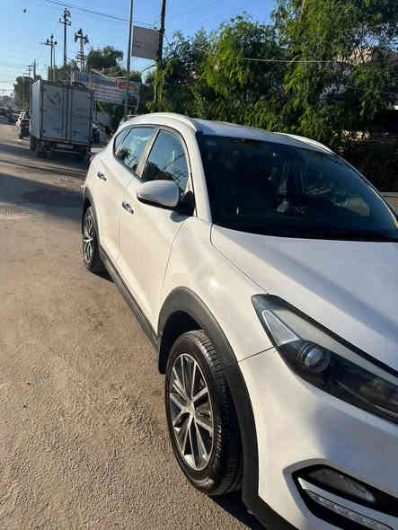 توسان خليجي موديل 2017 ماشيه 198 تخم تاير جديد  باتري جديد مصبوغه احزام  مكان السياره بغداد الاسكان السعر 143 وبيه مجال حك  الجيه للاتصال***********
