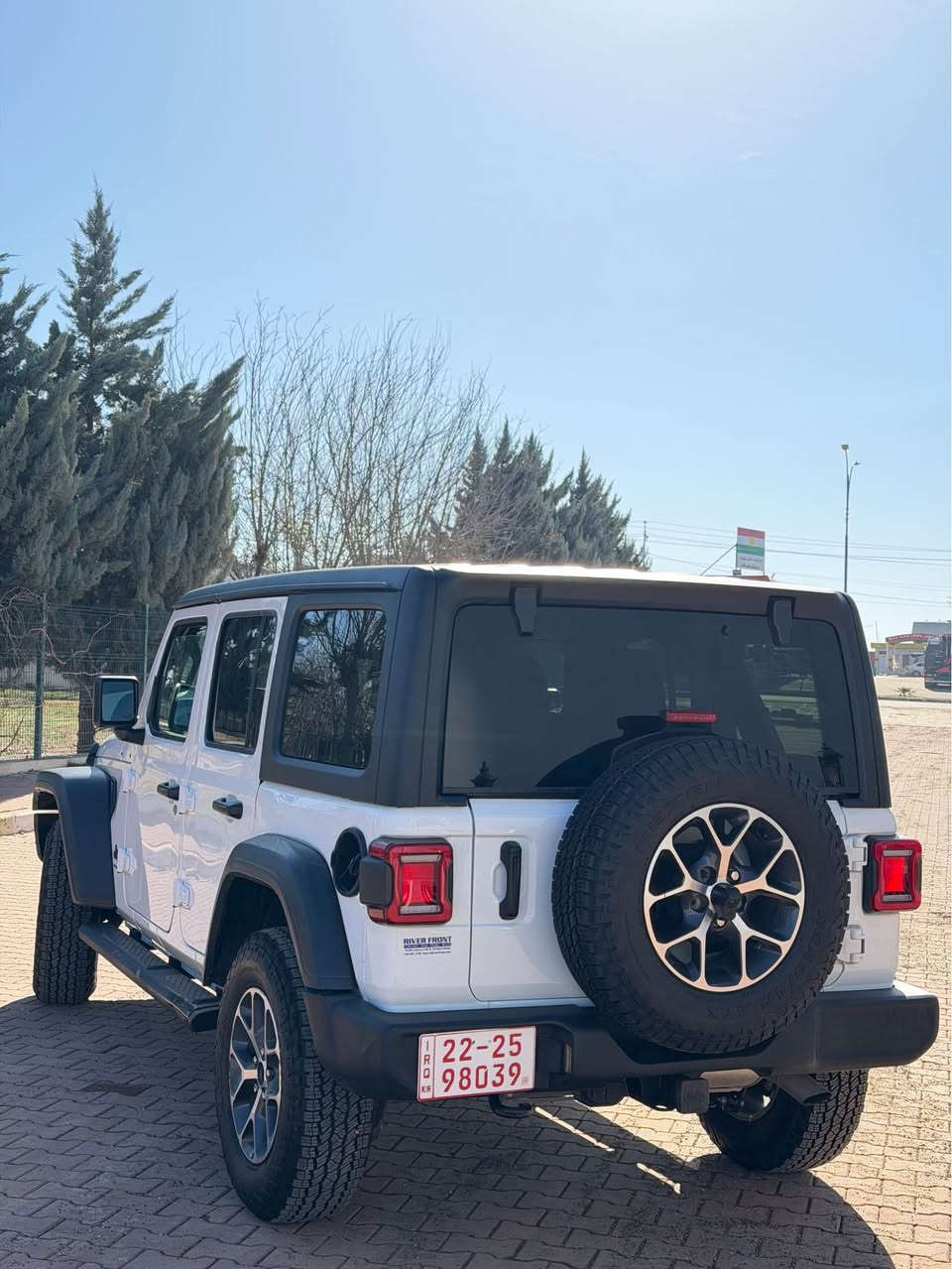 بو فروشتن
 جيب رنگلر
 موديل 2025 
 بي صبغ تةنها يةك بست PDR 
 مواصفات 4 پستن و توربو
 شاشة گةورة
 حساس
 رادار
 كشن هيتر
 ستيرن هيتر
 بصمة
 شخال
 ويل كروم
 زور مواصفاتي تر
 1700 مايل رويشتوة
 سعر 315$ و مجال
 عنوان عقرة 
رقم تلفون
 *********** Singapore
