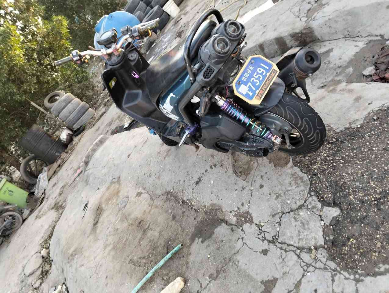 سلام عليكم
سكنس جبلي للببع دراجه مابيها اي نقص كهربايات كلها شغالع /+مفتوحه مكينتها عنوان ناصريه مركز الخاص مفتوح رقم ***********
