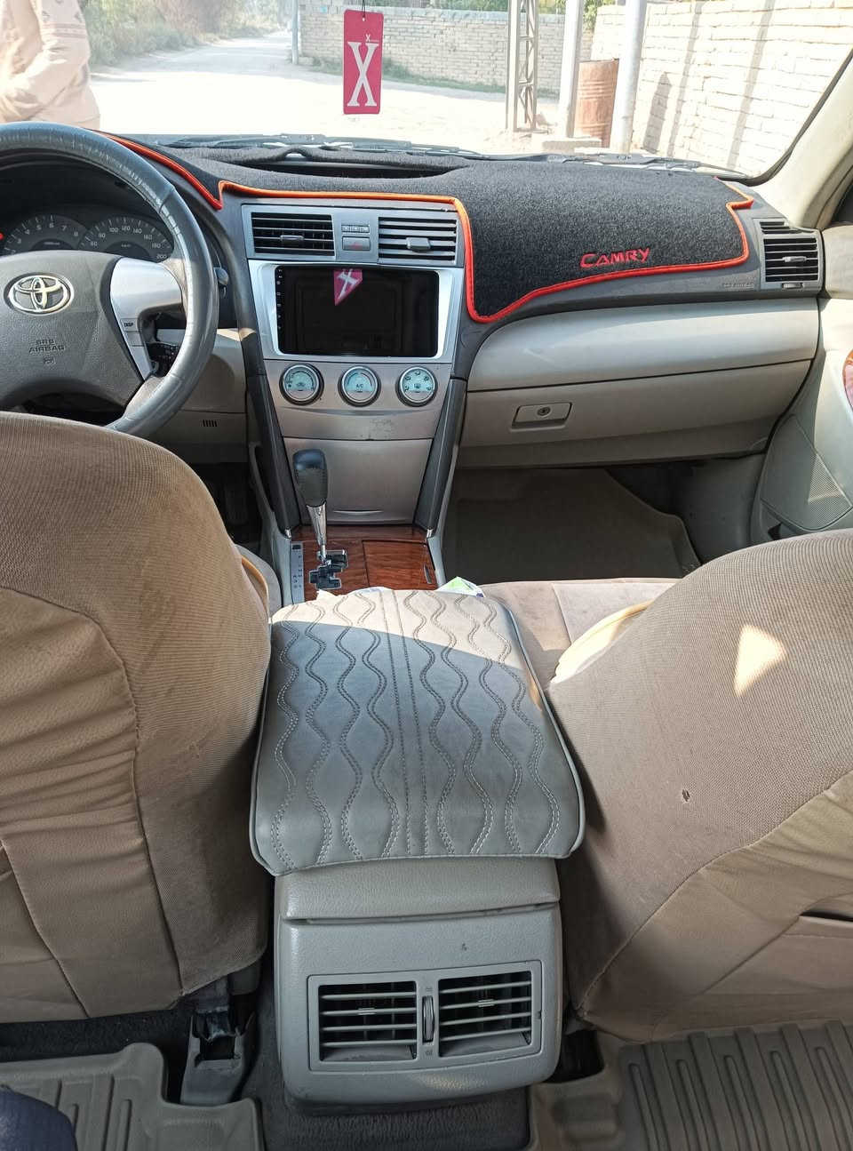للبيع كامري موديل 2010 خليجيه مكفولة من الصبغ والتبديل بيها بارد قليل . محرك مبدل جديد  . سيارة جاهزة من كلشي . مواصفات فتحة سقف كشنات أمامية كهرباء بردة خلفية كامرة خلفية كشافات محرك 2400 vvti . السونار مرفق .السعر 128 ورقة وبيها مجال . مكان السيارة الحلة . للاستفسار ***********
