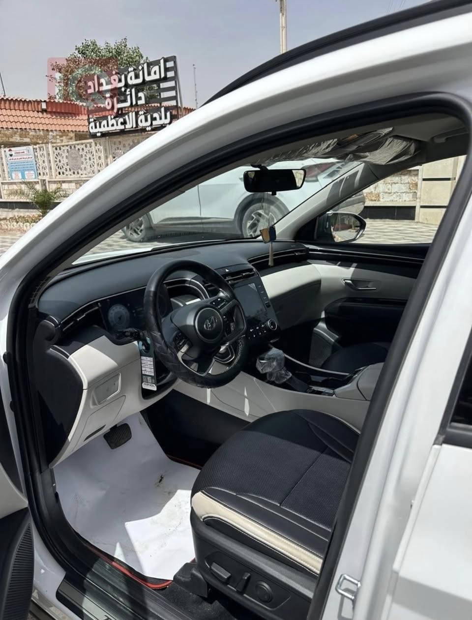 السلام عليكم  للبيع
توسان موديل 2023 خليجي 
رقم بغداد  
ماشيه 28 الف كيلو   بدون صبغ بدون تبديل 
كير مكينه كفاله بلادي 
مواصفات السياره  تجي فول عده البانوراما 
شاشه. حساس خلفي .كشنات كهرباء حتى الصندوق كهرباء 

مكان السياره بغداد 
***********
السعر 209 وبيها مجال بسيط للمشتري
