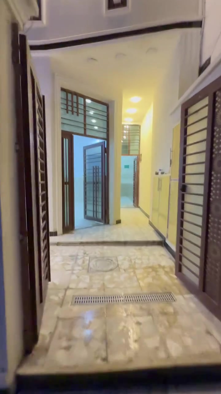 سلام عليكم بيت لبيع مساحه البيت 100 متر 5x20 مكان البيت العبيدي شارع الجامع قرب العماره الاخضر بناء جديد بيت كامل مابي اي نقص طابق واحد رقم الهاتف *********** مامتواجد ع فيس واتساب متواجد
