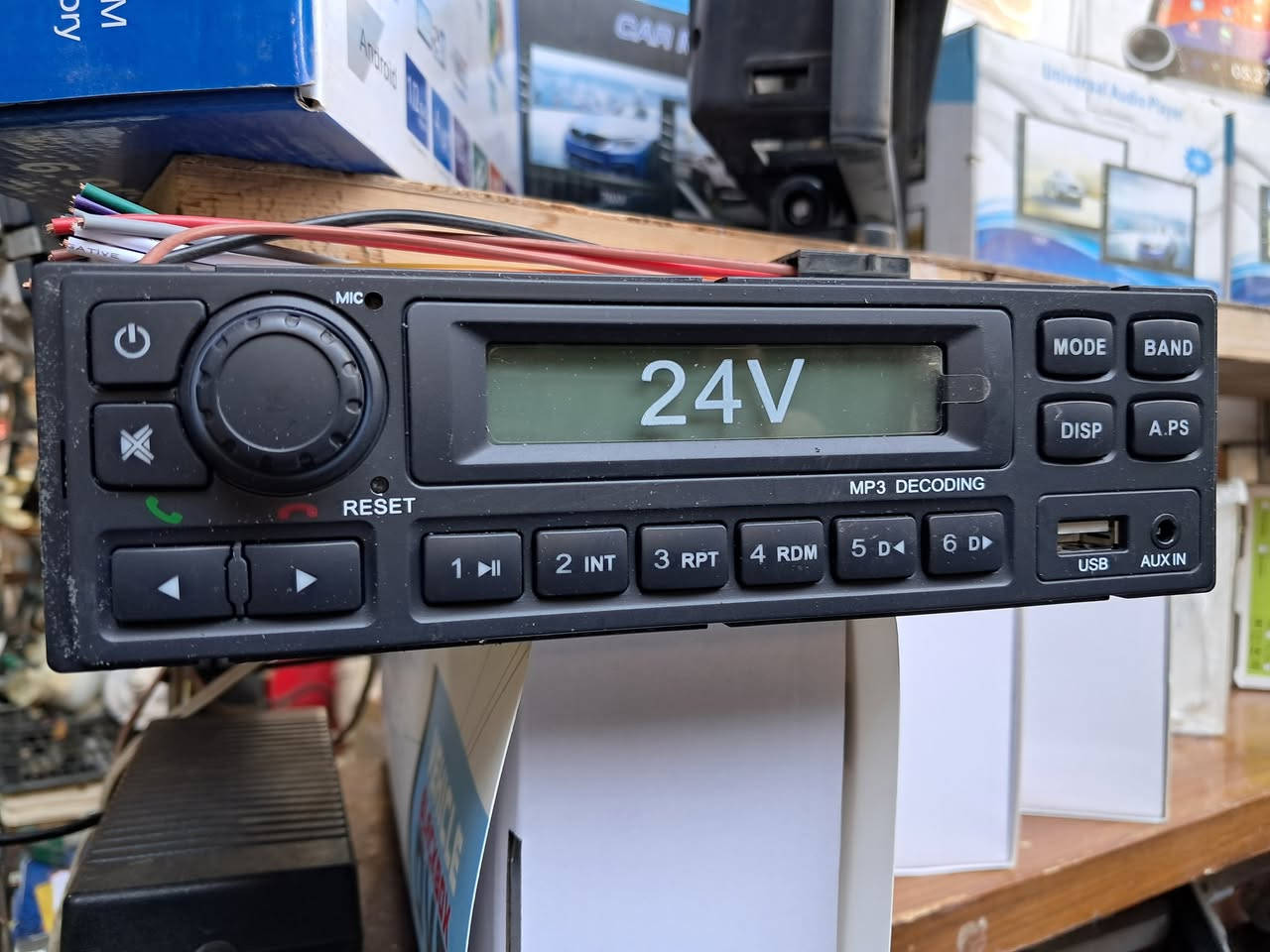 (٥٠ الف فقط توصيل مجاني) وصلت مسجلات كوري اصلي 24 اصلي تفصيخ بدون رمز باله قصير من الخلف يعني يرهم حفارت لوريات وكنتر وازوزه وباقي اللوريات نضافه١٠٠ب١٠٠ اواكس يواس بي راديو مفتوح اي ام اف ام صافي دمعه   بلوتوث اواكس يو اس بي 
بغداد يوجد توصيل 
يوجد واتساب ع نفس الرقم توصيل بغداد والمحافظات
***********
