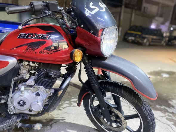 بوكسر ٢٢ مرقم وباسمي  تحويل ثاني يوم سنوية 
دراجة على ايد ومداريهة لا مفتوحة ولا مدعومة  على وضع الشركة دهن كل ١٠٠٠ كيلو ابدل دهن لوكي مولي لالماني 
تاخذهة كبل تشتغل بيهة ما تصرف ربع دراجة كاملة من كل نواحي دراجة ماشية ٢١ الف  ما مفتوح العداد  وديهة وين متريد  سعر الدراجة 2,500,000 لا تخابرني اذا مو شراي 
 للاستفسار ***********
