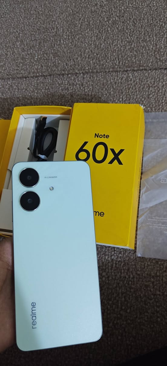 ريلمي نوت 60X
جهاز نضيف ملحقات كاملة
الشاشة : هيرتز 90Hz
البطارية : 5000 ملي امبير+شحن سريع  
الذاكرة : 128 / جيجابايت رام 8
مقاوم للماء والغبار 
السعر 135 شراي خاص 
او واتساب ***********
