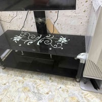 ميز تلفزيون • زجاج • قابل تفاوض