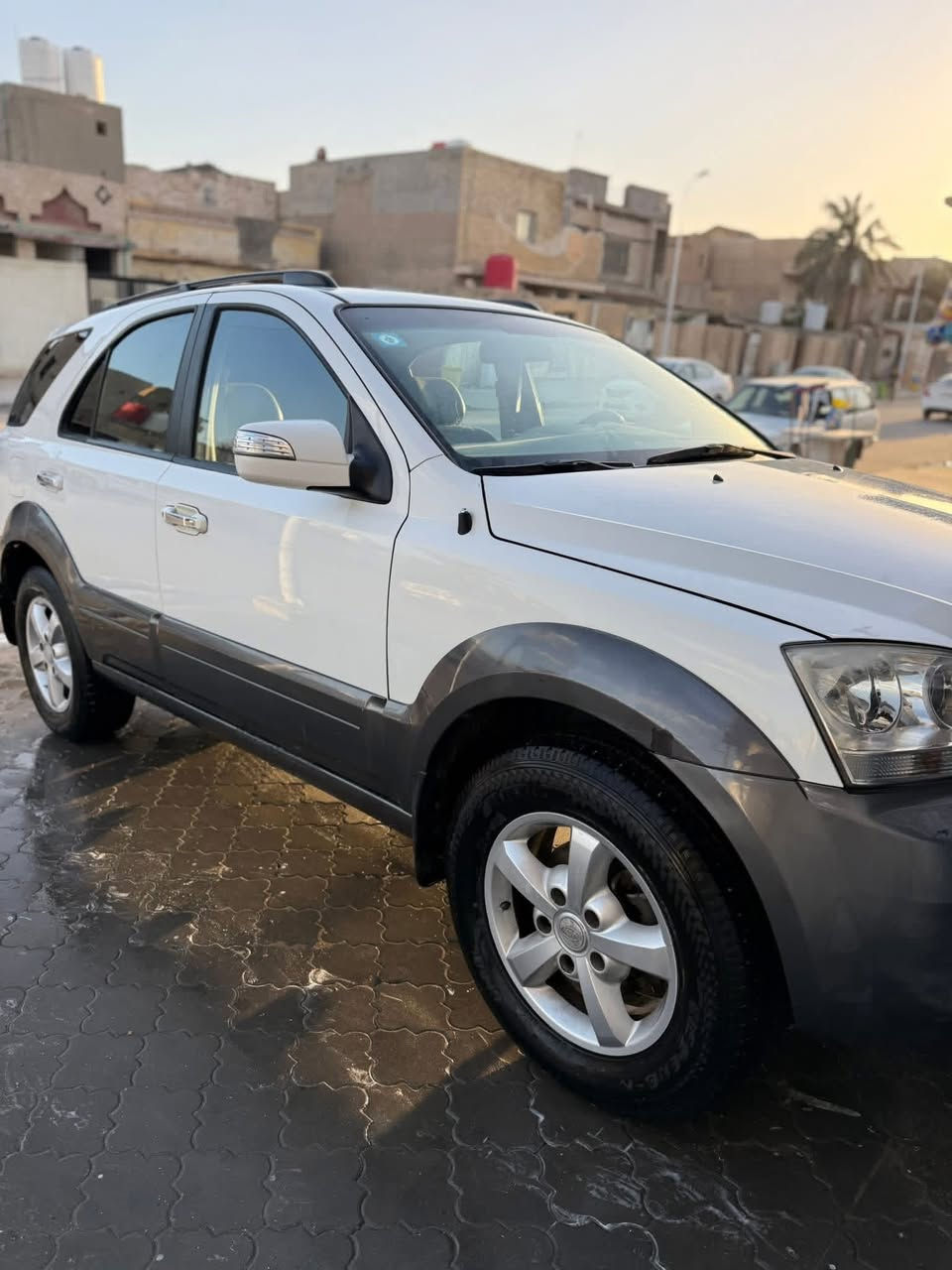 سلام عليكم سورنتو 2009 خليجي حجم المحرك 3300 رقم بصره دولي  باسمي    تحويل ثاني يوم علما ان السياره بيه طخه  كشنات جلد فتحه بالقماره كير ومحرك وكهربائيات بلاد مكان السيارة البصره الزبير السعر100 وبيها مجال قليل***********
