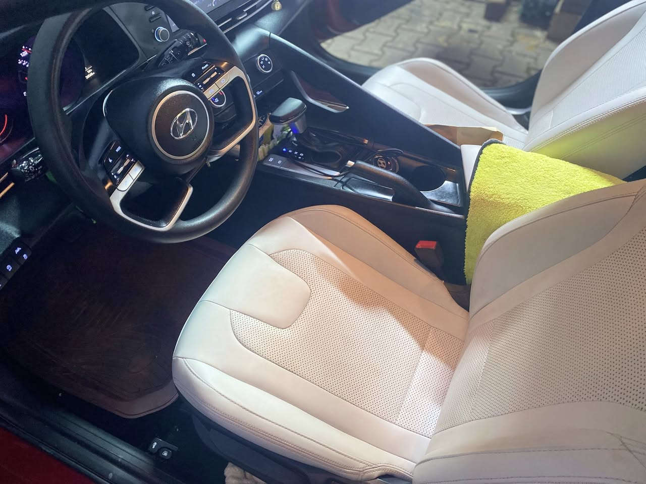 السلام عليكم النترة مديل 2023وارد امريكي بدون حادث بيه سونار بل عراق رقم بغداد بسمي سيارة بعده لوك مكفولة من كلشي مكان بغداد الدورة ***********
