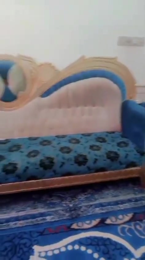 السلام عليكم
طخمين ملكي كل طخم 5قطع

مجموع 10 قطع نظيف جداً

(قماشتة نظيفة لا گالب لونها ولاشي)

4قطع كراسي

ام 3نفرات قطعتين

ام نفرين 4 قطع

اكو كم قطعة يرادلهن ترتيب 

سعر 750 وبيهن مجال

…………………………………………

*********** علي
