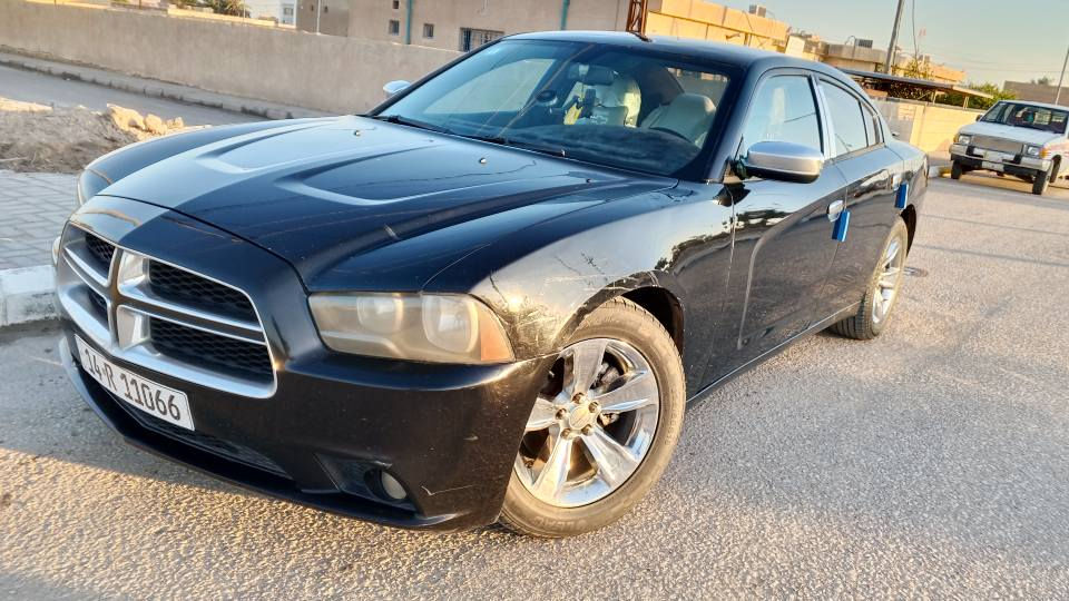 اللهم صلي علئ محمد وال محمد 
الحلال فدوتكم البركه بيكم اخوان 
السياره بأسمي مداور ثاني يوم ٫٫٫استخدام شخصي ممشتغله خط 
جارجر 2013 محرك 3.600  للعلم السياره محركها 2018 جديد يعني 
كير عصا 
عليها ادامه كامله حداديه خير من الله 
كهربائيات شغاله وعليها منضومه زنون 
حساسات شغاله 
شاشه الاعطال ولا حساس مشتغل 
ويل كروم 
بيها شخوط وما مسويهن علمود بسونار متطلع تكحيلات  عايفهن ع وضعهن 
هاي التفاصيل الموجوده وانه بالخدمه
مراوس وبيع السعر 145 وبيها كل المجال للطيبين 
رقم خادمكم ***********
