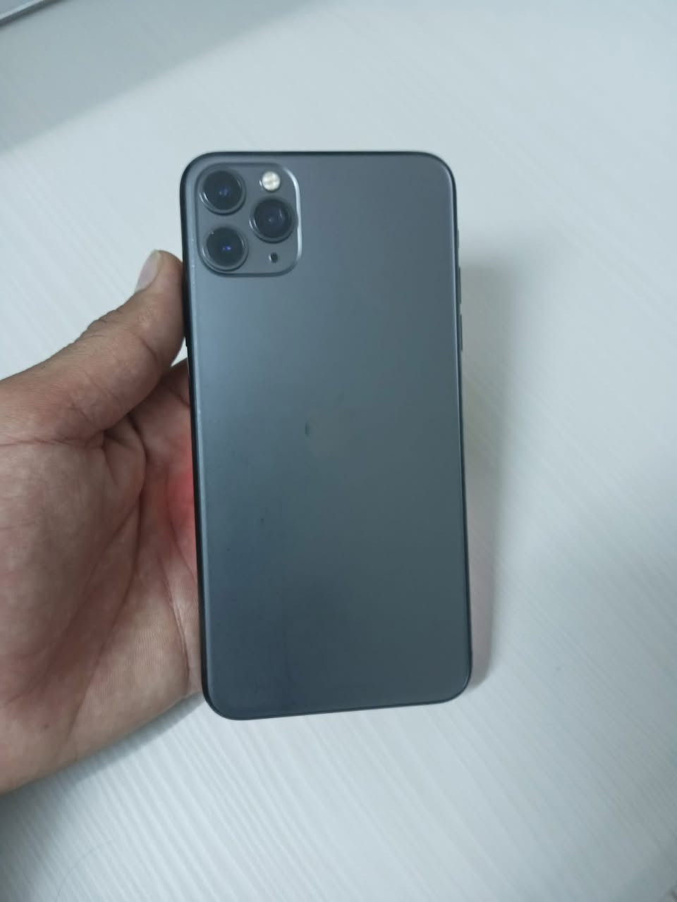 Mobile 11 pro Max
‏البطارية 89 
تك سيم كارت 
‏صار أسبوع من اشتريته ما أعرف استخدمه 
‏سعره 450
‏***********
