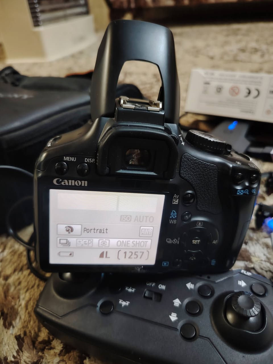 سلام عليكم اخوان عندي هذني البيع قيم واخذ الكامره شغله كلشي مابيها بس درون ماعرف اطيرهن *********** وتساب
