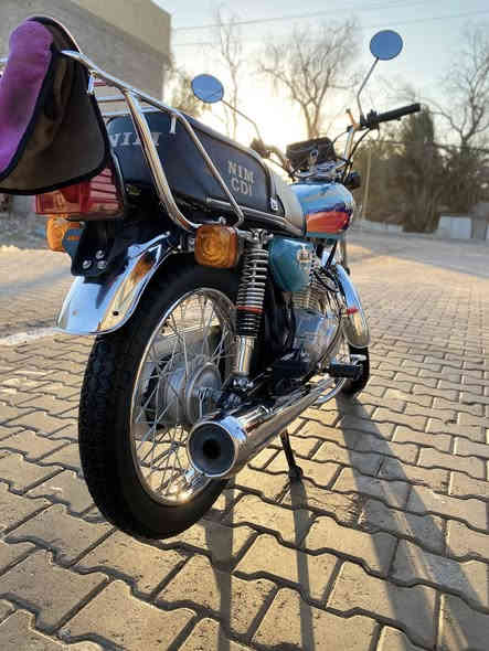 نامه ايراني 4 گير 
موديل 25 نزلتها ع ايدي من شارع فلسطين
مامشتغله دلفري اكرر مامشتغله دلفري ابد  
برغي واحد مامفتوح تعال افحص واذا اكو شي اخسرها الك ببلاش مكفولة من كلشي 
مكاني بغداد الشعلة 
***********
