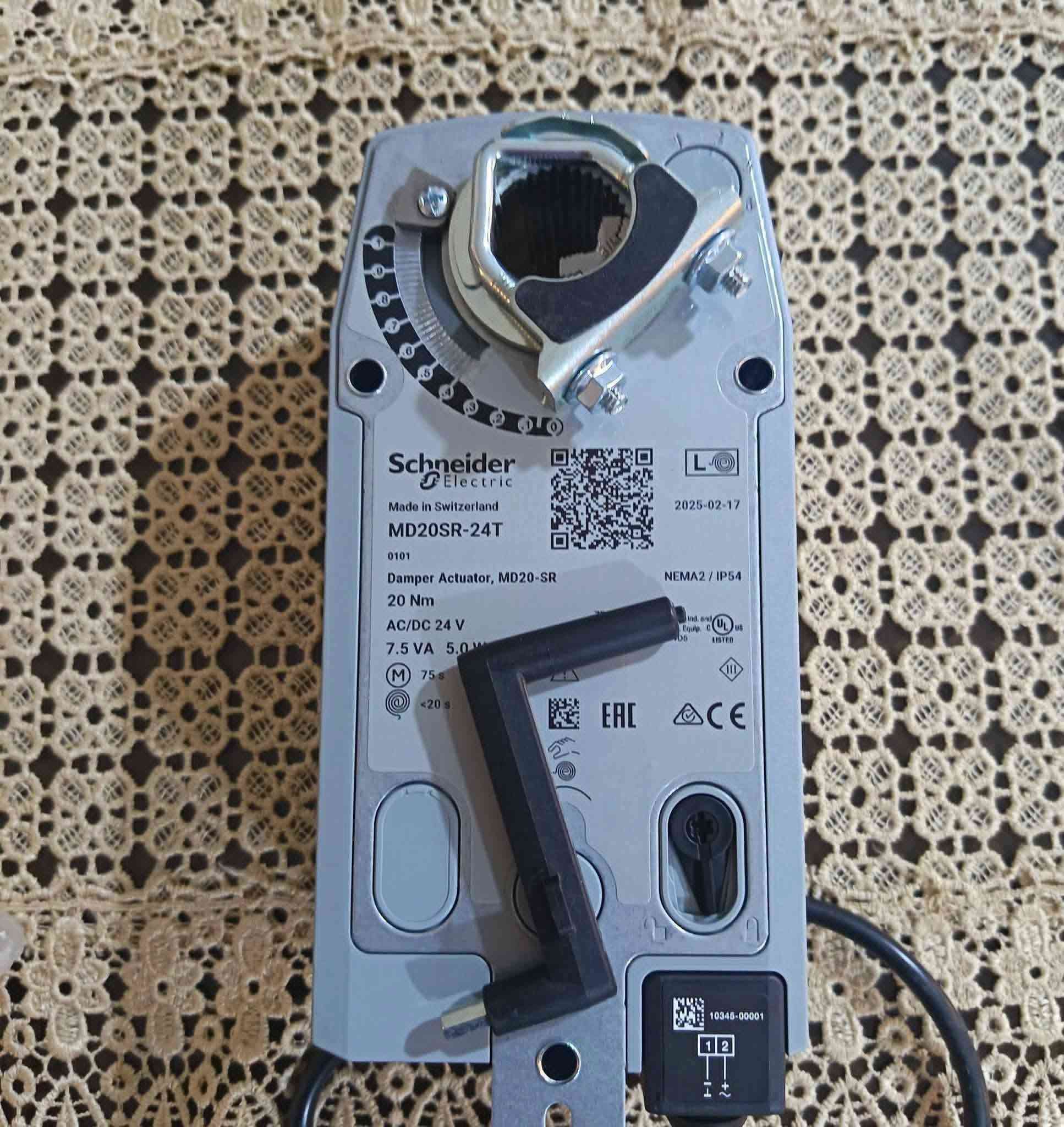 🔥 للبيع | Schneider Electric Damper Actuators 🔥

متوفر Damper Actuators أصلية من Schneider Electric، مناسبة لمشاريع HVAC وBMS.

✅ MD10SR-24T
🔹 Torque: 10 Nm
🔹 AC/DC 24V
🔹 Spring Return

✅ MD20SR-24T
🔹 Torque: 20 Nm
🔹 AC/DC 24V
🔹 Spring Return

المميزات:
✔️ Original Schneider Electric
✔️ جودة واعتمادية عالية
✔️ مناسبة للتحكم في جميع أنواع الـ Dampers

الاستخدامات:
✅ AHU
✅ Fire & Smoke Dampers
✅ Fresh Air Dampers
✅ Ventilation Systems
✅ جميع تطبيقات الـ BMS

⭐ المنتجات جديدة ولم تُستخدم.
💰 أسعار مميزة جدًا لأنها فائض مشروع (Project Surplus)، لذلك أقل من أسعار السوق.
📦 الكميات محدودة.

🚚 الشحن متاح ..


**إذا كنت صاحب هذا الإعلان وتريد حذفه لأي سبب، رجاءا أرسل رسالة إلى الدعم الفني**