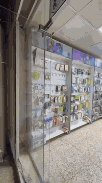 فاترينات مبايلات • ١٠ قطع • انارة