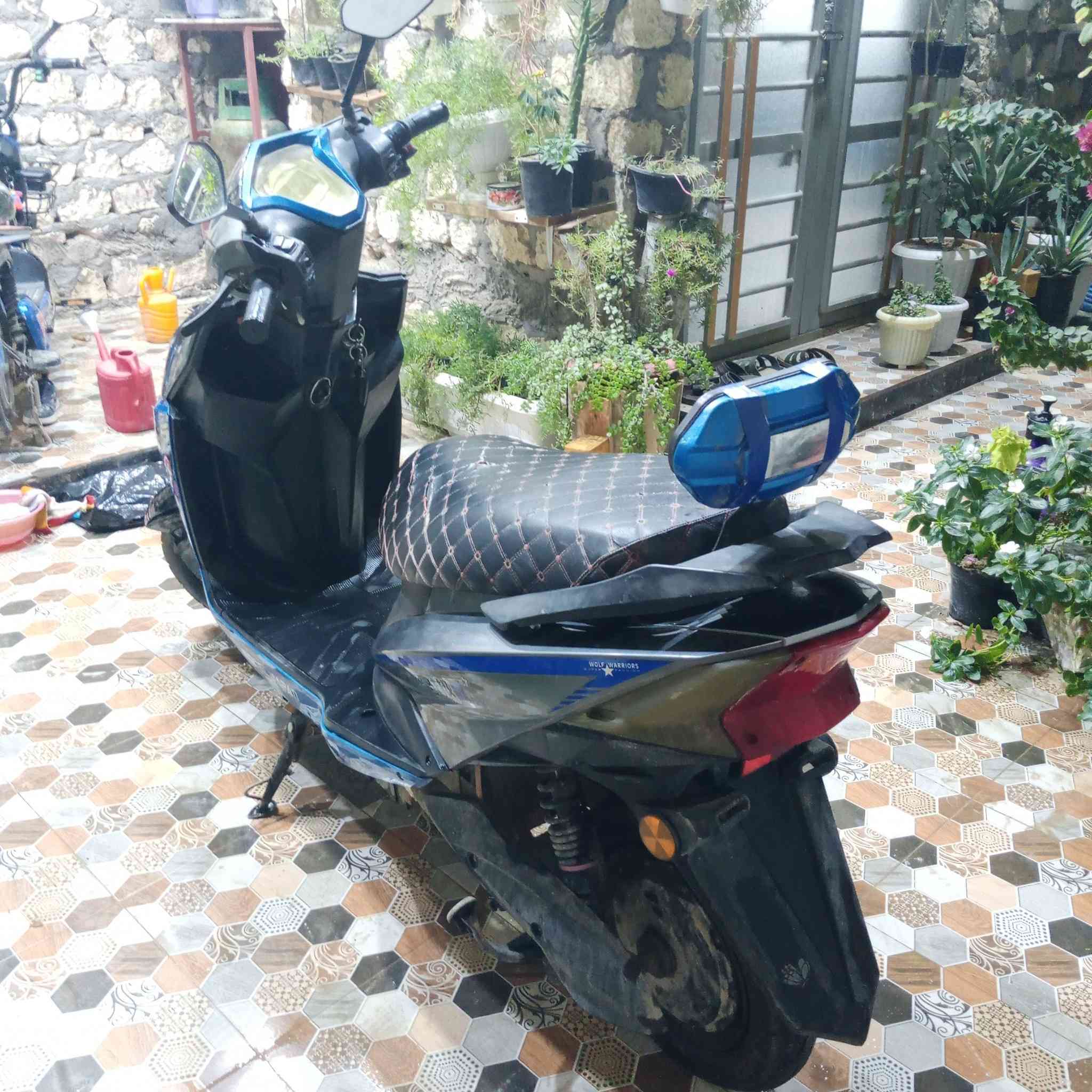 السلام عليكم للبيع دراجة شحن نضيفه  المكان 7 كيلو الاستفسار على الرقم ***********
