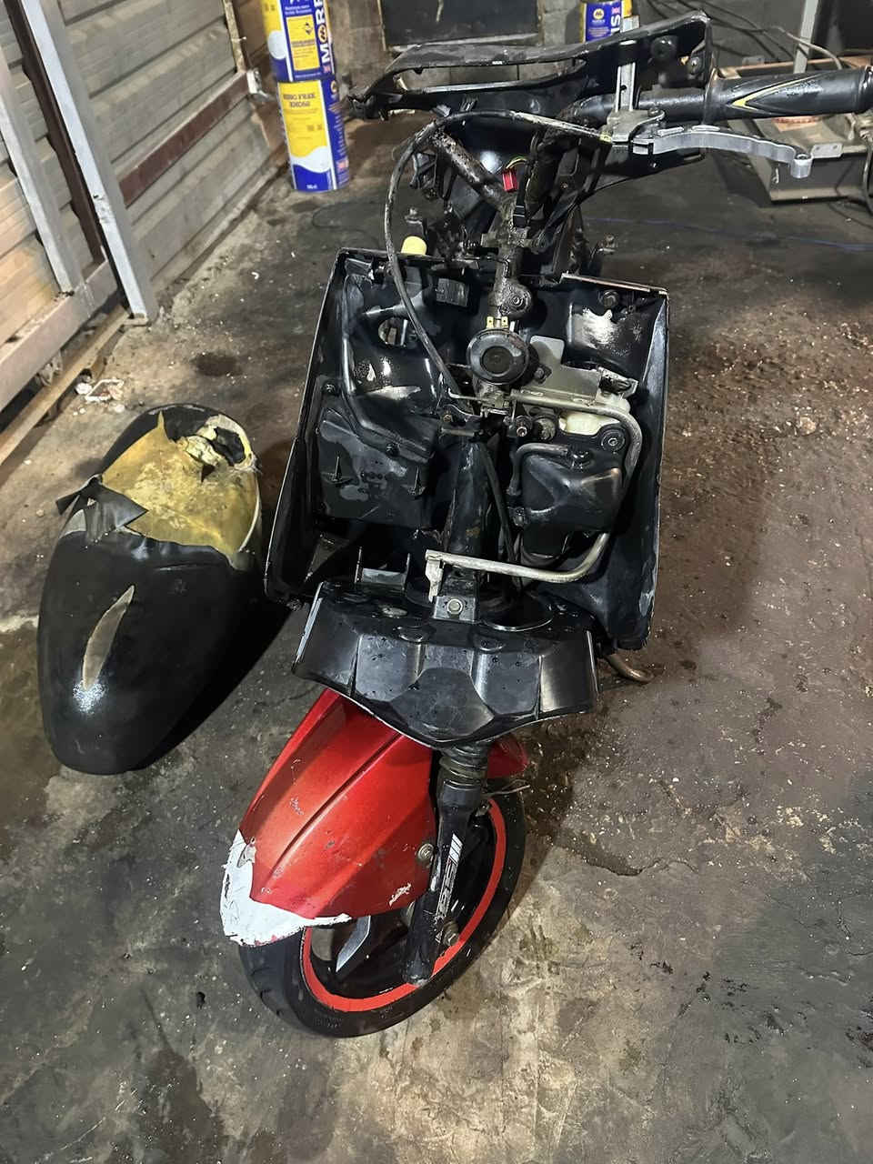 السلام عليكم 
شاصي سكنس فحل ومكينه شغاله نقص كابريتر وصالصه 
وسوادات وضفيره ابيع كوم حديد  
مكاني بغداد الشعله 
السعر٢٢٥
***********
