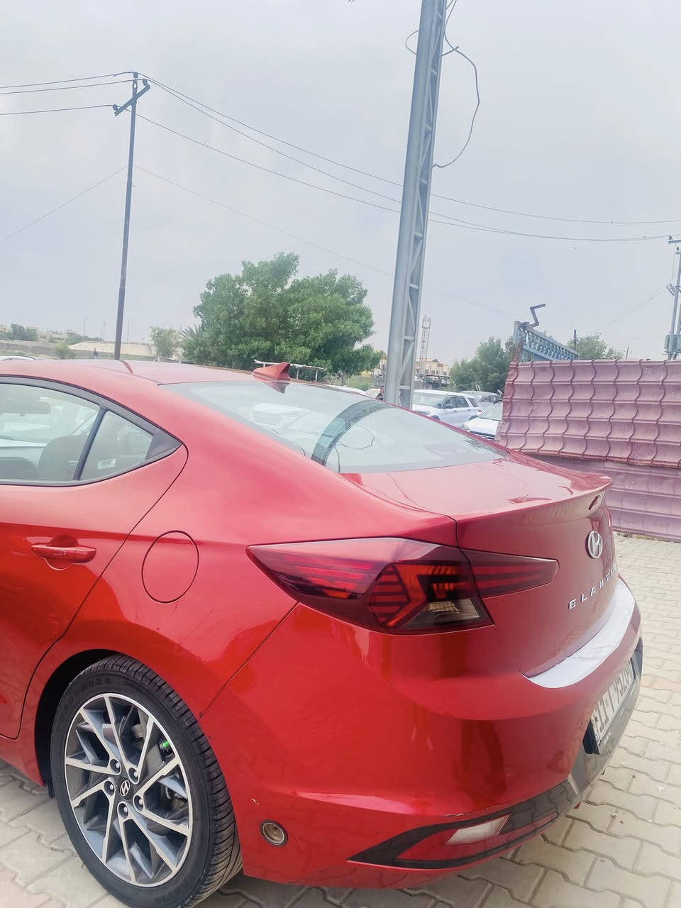السلام عليكم هونداي النترا وراد أمريكي موديل 2019حادثها جاملغ وربع البنيد نفسهن مصلحات بدون دواخل والباقي كفاله عامه دواخل جديده تراي السياره شركه كير مكينه كفاله كير ATبلادي نص فول السياره 
١شاشه كبيره بلاد 
رادار امامي 
رادار خلفي 
مري كهرباء +نقطه عمياء بل مري 
تحديد مسار 
تحكم ستيرن جهتين 
مانع انزلاق 
٣انضمه قياده 
شاشه اعطال 
تنبيهه عند الخروج من المسار 
والسياره شديت الها منضومه غاز 
مكان السياره بغداد حي لاعلام 
اتصال ***********
السعر ١٢٦وبيها مجال
