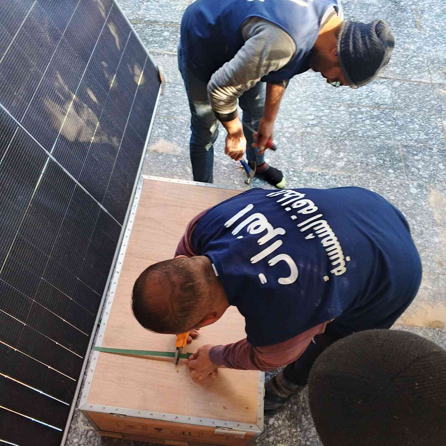 تم تنصيب منظومة طاقة شمسية بقدرة 20 أمبير نهارًا و16 أمبير ليلًا في الإسكندرية.
مكونات المنظومة:
 • 12 لوحة LONGi بقدرة 615 واط – ضمان 10 سنوات
 • إنفرتر Deye IP65 بقدرة 6 kW – ضمان 5 سنوات
 • بطارية ليثيوم بسعة 15.2 kWh – ضمان 5 سنوات
 • بوكس حماية كهربائية وتحكم
 • كيبلات وتوصيلات AC / DC
 • هيكل حديد مغلون

(الفرات ايرثلنك للأصلي فقط) 💪💪💪
كلشي نوفرلك في مكان واحد:
 • كهربائيات 🔌
 • كاميرات 📹
 • طاقة شمسية 🔋
 • إنترنت 🛜
 • الإنارة والثريات
 • خدمة البيع بالتقسيط لجميع المنتجات ☺️

اختار الأصلي من الفرات لتنعم بالراحة

🏷️ العنوان: بابل – المسيب – محلة الشيوخ

…………………❤️……………………

🏷️ التواصل:
رابط واتساب:
https://wa.me/message/TWVQ4LFJWVKDA1

الأرقام:
للكهربائيات والإنارة: ***********
للمبيعات: ***********
الوطني للإنترنت: ***********
الإدارة: ***********

الفرات ايرثلنك خيارك الأفضل
