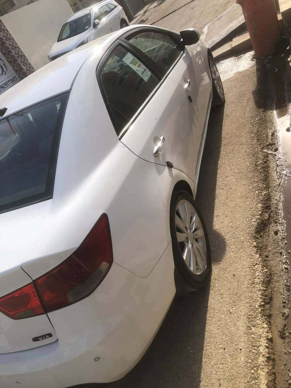 سيراتو 12 خليجي
ماشيه 140 
رقم شمالي سليمانيه جديد 
ويل كب 17 
داخل اسود تحكم ستيرن شفتات تبريد لمس عده البصمه والفتحه سياره 
سونار كدامك  اتصل ودلل 
بيه اسمن تنقص وسياره خير من مابيه اي شي كله شغاله سعره 90 وبيه مجال 
 ديالى بلدروز 
 ***********
