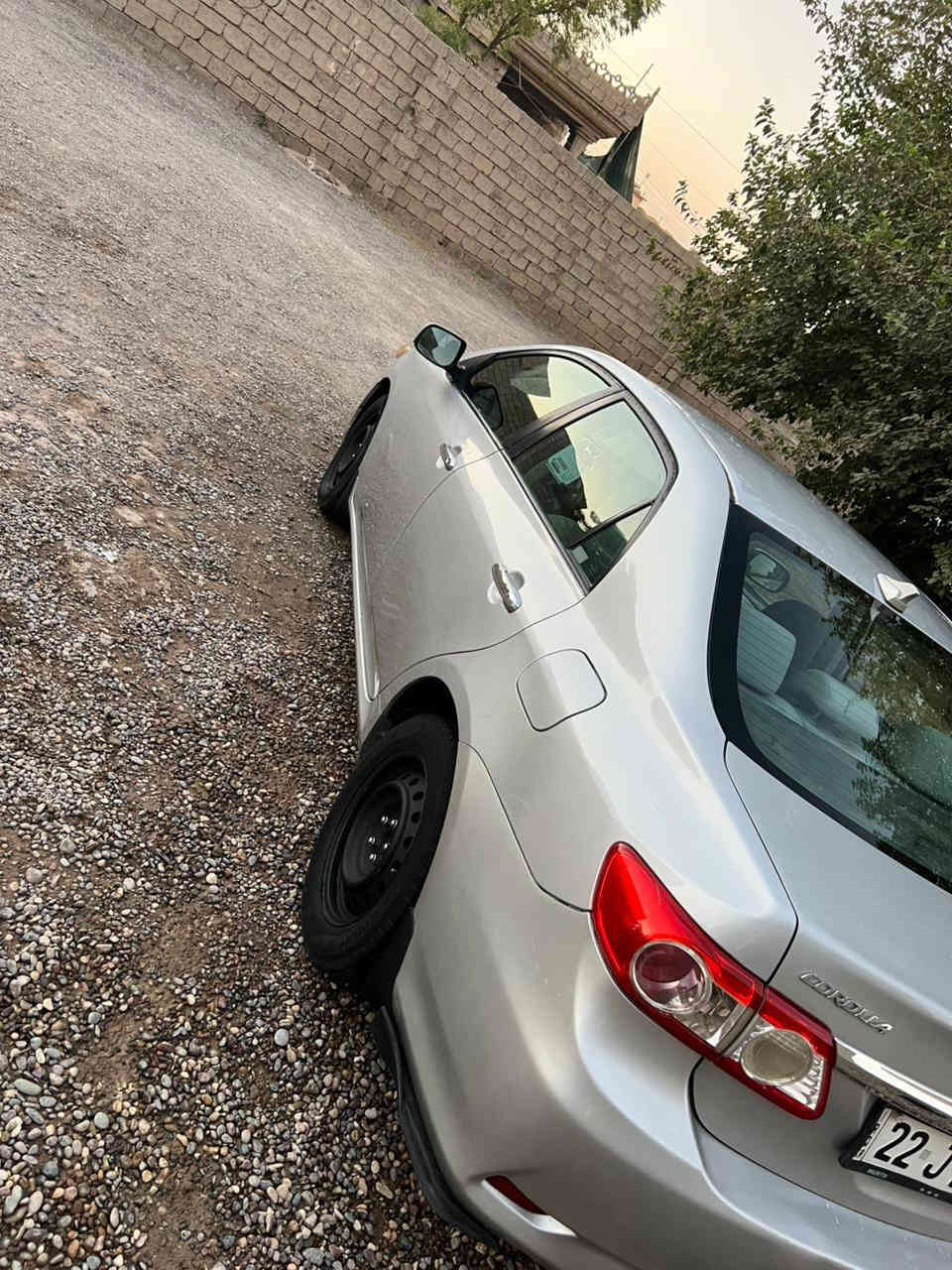 السلام عليكم 
للبيع 
كورلا موديل 2011 رقم اربيل دولي شرط التحويل فقط 
السنويه لغايه 2028 تنتهي 
گير ومحرك شرط بلادي تخم تايرات جديد صدر كبير 
السياره جاهزه درهم ماتصرف عليها 
صوره السونار مرفق بالمنشور 
السعر 110  ورقه نقدا وبيها مجال 
بدون مراوس وبدون اقساط بيع فقط 
عنوان السياره ناحيه الزاب قريه اصبيح تحتاني 
للاستفسار الاتصال على الرقم التالي 
‏‪0781 686 0651‬‏
