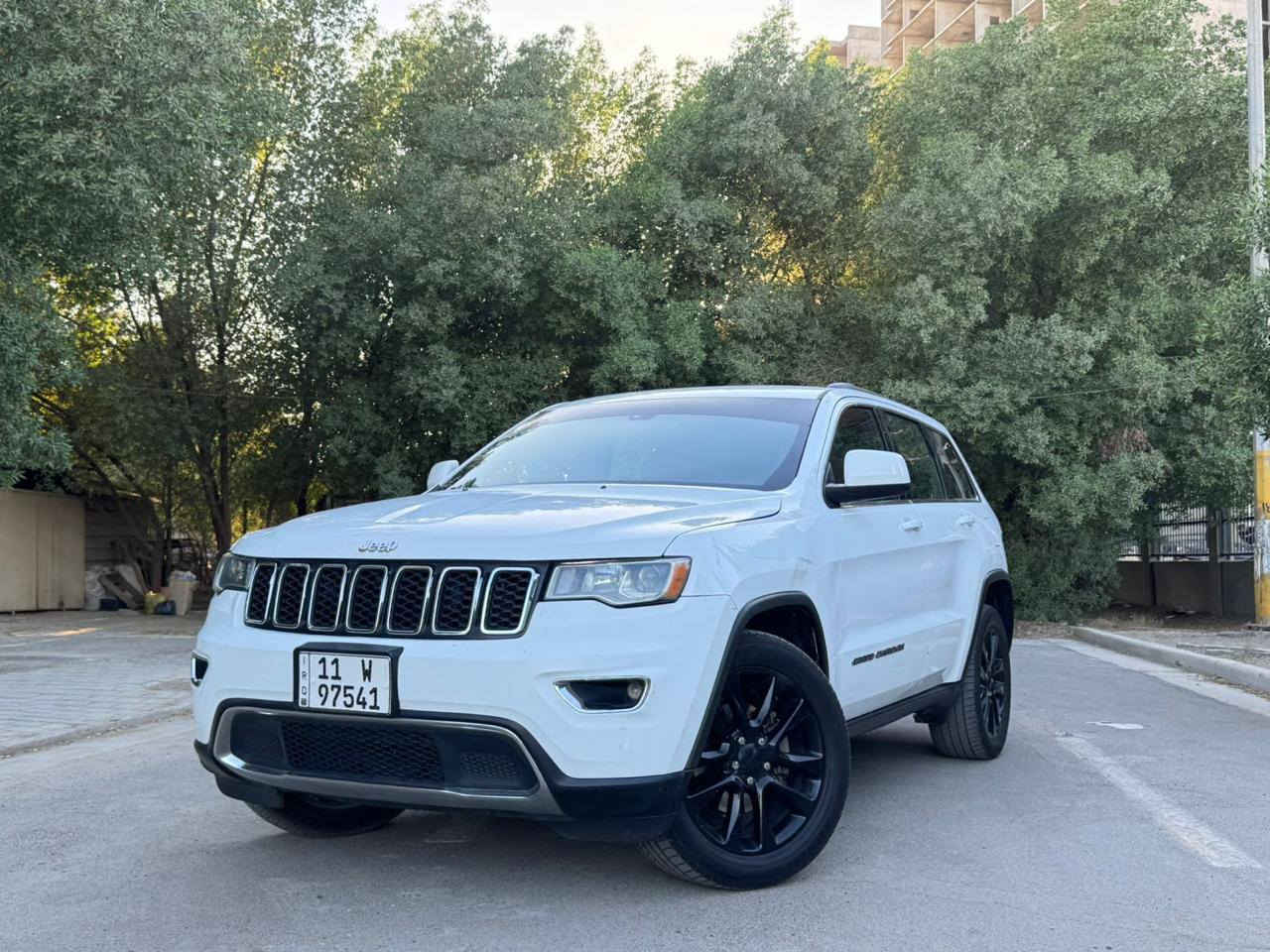 سلام عليكم من رخصت الادمن جيب لاريدو م 19 بصمه تشغيل وابواب جنطه عاديه ماشيه 107Mحادثه موظح بلصور وسياره جاهزه من كلشي ولاكلووب مشتقل بيه سعر 220$وبيه مجال الطيبين العنوان بغداد ابو غريب *********** سياره بانزين عادي وليس محسن تخم تاير
