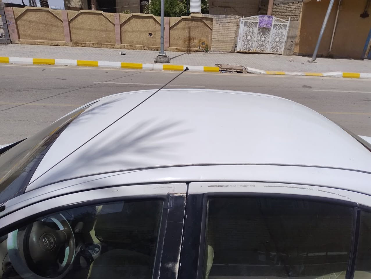 السلام عليكم بعد إذن الادمن
للبيع فقط 
تويوتا إيكو خليجي 
م/ 2003 
لون ابيض 
محرك 1500 بيه تبخير 
الحالة موجودة بالصور 
داخل نضيف جدا 
جام اوتماتيك 
كير اوتماتيك بحالة جيدة 
السعر 45 $ وبيها مجال 
مكان السيارة واسط الصويرة 

للتواصل ***********
