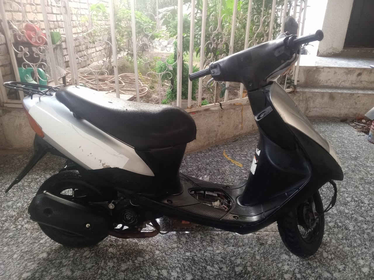 السلام عليكم دراجه للبيع ساسوكي رياضي دراجه نضيفه مامفتوحه كهربائيات شغاله السعر 250 وبيه مجال المكان حي المعلمين الجديد ***********
