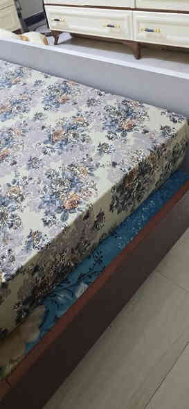 دوشك نفرين  نضيف جدا جدا (استخدام اقل الشهرين )
الطول ٢٠٠ سم 
العرض ١٦٠ سم 
الارتفاع ١٥ سم 
السعر (١٣٠ الف )
العنوان بغداد
للتواصل 
***********
