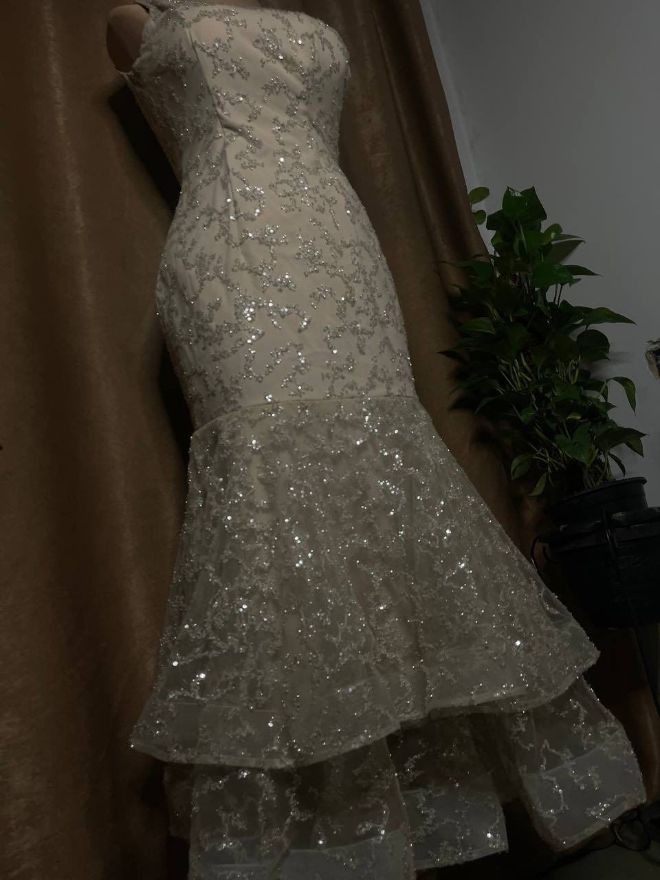 هلو بنات هذا الفستان اخذته قبل فترا لبسته ع كد ساعتين اخذته ب٢٥٠ ابيعه بسعر مناسب جدا
يلبس قياس ٣٦-٣٨


**إذا كنت صاحب هذا الإعلان وتريد حذفه لأي سبب، رجاءا أرسل رسالة إلى الدعم الفني**