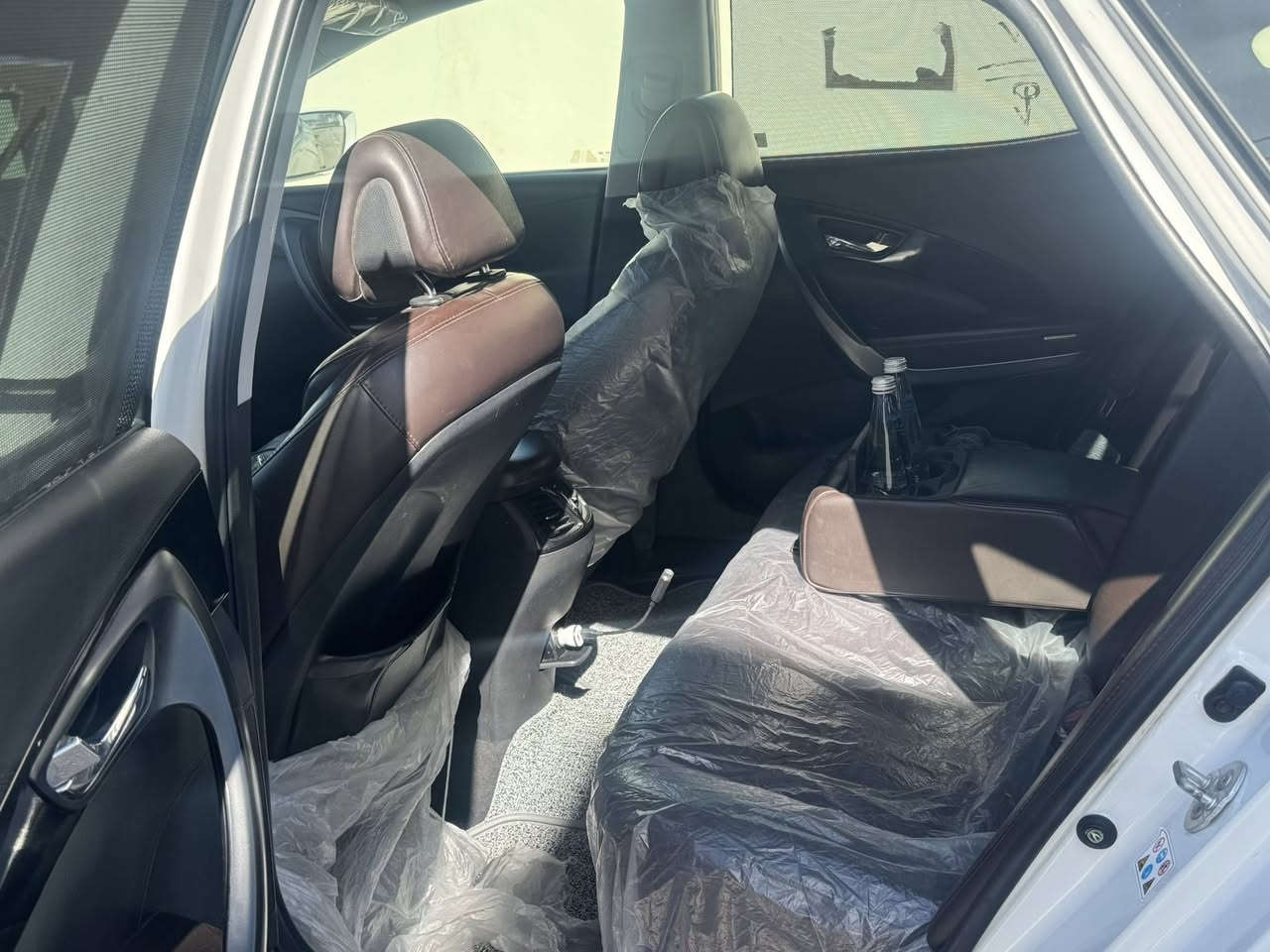 السلام. ازيره. 2014 كفاله بيه شخط الباب الخلفي. سياره فول بسم عربي رقم أربيل. داخله هزه سياره فقط بيع. سعر 150 وبيه مجال ***********
