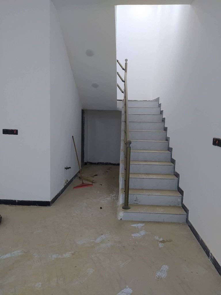 دار للبيع 
مساحه 150
بناء جديد تسليم مفتاح 
تسليم نفس اليوم 
ام النعاج مقابيل حي بغداد 
قريب على شارع الصناعية 
مال حمدان 300 م
طابو زراعي عراقي سند 25 
وكاله و نسخ من الطابو و مكاتب 
غرف نوم 
ديوانيه و صاله 
مطبخ و حمام 
الطابق الثاني 
غرف غرف عدد 3
صاله و حمام 
بناء بلوك 
شارع 8 م 
ماء كهرباء مدرسه نت كلشي قريب 
السعر 150
هاتف ☎️ ***********
