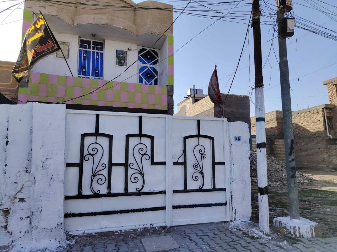 السلام عليكم دار للبيع في منطقه الحسينيه الراشديه شارع سكلات شارع الشبكه رقم الهاتف*********** والاتصال على الخاص
