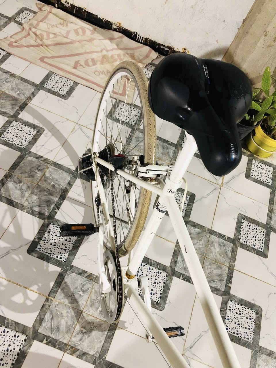 سلام عليكم باسكل للبيع C700 كامل من البريكات ومن العكرب مالته يتكون من 7 نمرات وكلهن شغالات  و من الكير مالته  و الباسكل فول سرعه و كلشي بيه نضيف و الكشر مالته يخبل بعده جديد السعر بـ 120 و بيه مجال عنوان  بغداد النهروان قرب مطعم الديوان اذا شراي راسلني او اتصل عليه ع رقم الواتساب ***********
