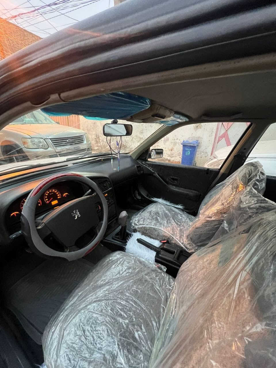 بيجوً رواءً 2009رقم نجف بيهه الشاصي الامامي ملحوم السعر 30 رقم التصال وتساب ***********
