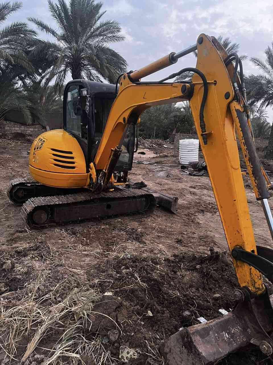 حفاره للبيع بدون  موجوده في بابل  متوزي عله بعته   موديل 2004 ، جي ، سي، بي،  رقم الهاتف  ***********
