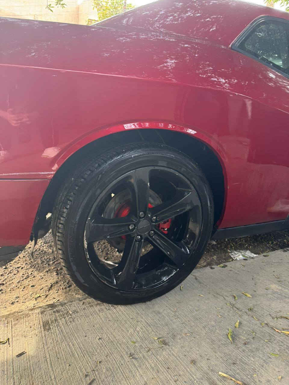 جالنجر 2010 السيارة جاهزة صدر تبريد تخم تاير جديد كهربائيات فقط السيارة بيها جراد بالقمارة وقبغ الجنطه حادثها فقط جاملغ خلفي 
السعر 90 ورقه وبيها مجال بسيط 
مكاني بغداد المنصور 
*********** بغداد, العراق
