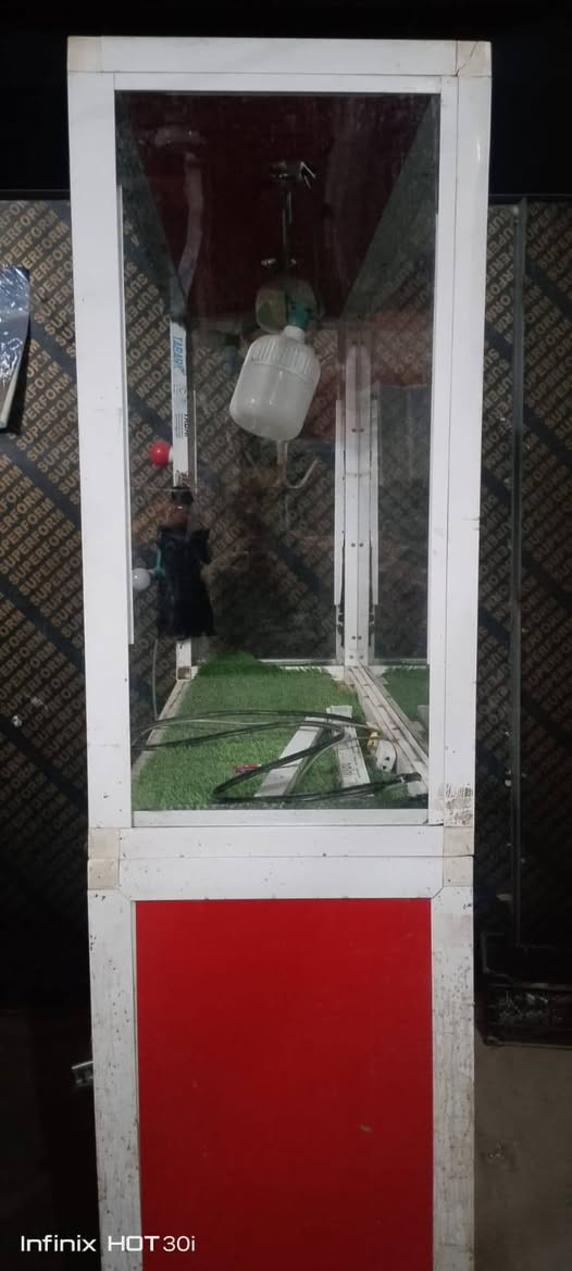 السلام عليكم
غراض للبيع شبة الجديده
ميز جام خانه عدد واحد 
ميز لعرض المقبلات كبير واحد 
منقله للشوي عدد واحد كبيره 
صواني عدد20
اشياش كباب عدد50
اشياش تكه عدد 50
ترمز 2 وطبلات ترمز 2
ماطور للهواء للشوي عدد واحد كبير 
نشره اضويه طول 30 متر 
مع واير اضافي 30متر
كلوبات عدد20

سطل كبير للخبز 
عنوان الحيدرية خان النص 
للتواصل رقم الهاتف
***********
سعر 350 وبيه مجال
