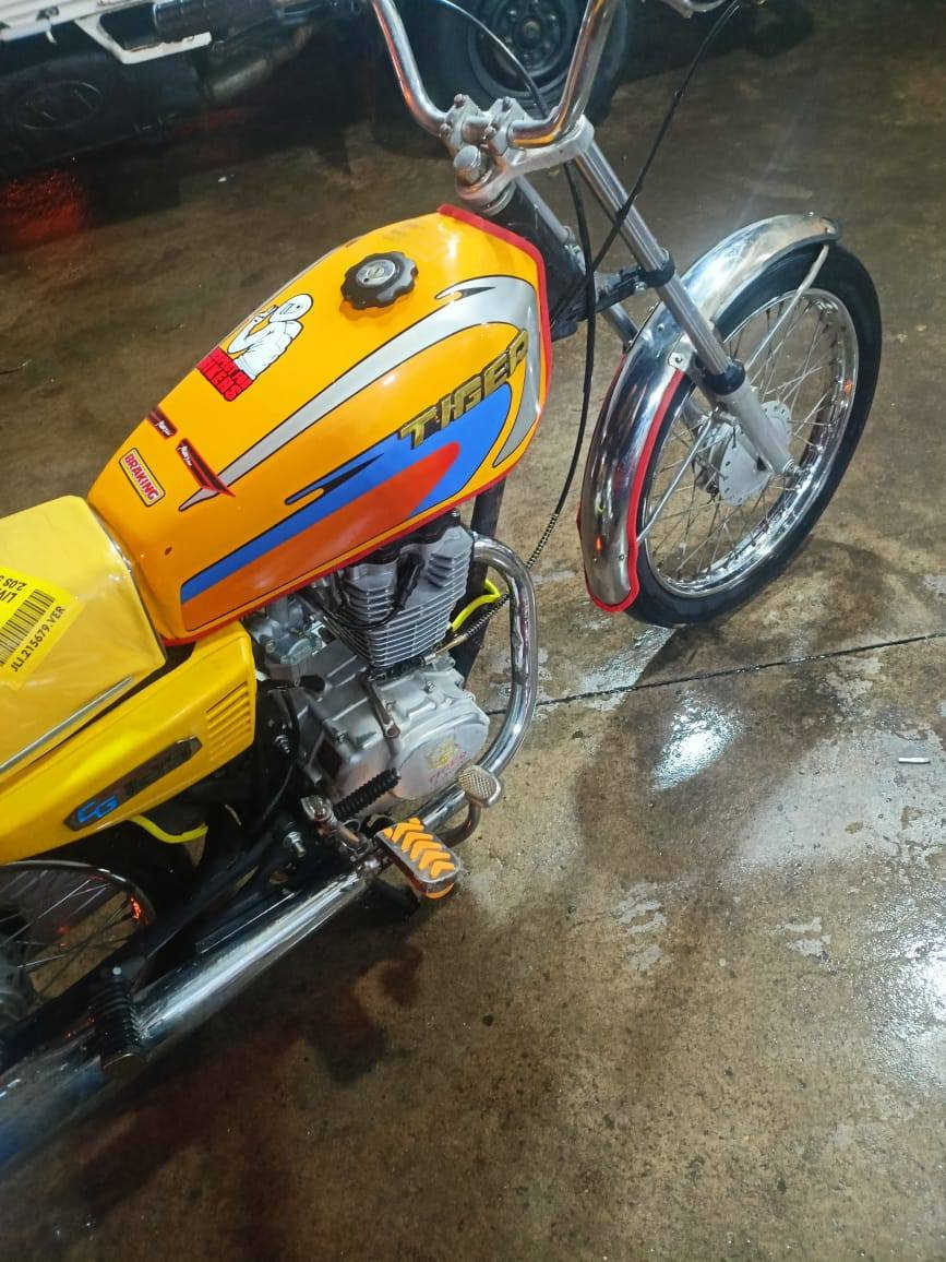 تايكر ٢٠١٩ محرك مفتوح مبدل بستن شرط المحرك أخرس شلعه ومعدل السعر ٣٠٠ الف العنوان حي البكر بعد جامع البديع رقم تلفون *********** بيه واتساب
