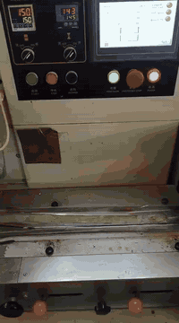 للبيع مكينة تغليف كب كيك وصمون كنتاكي 
اخت الجديدة استعمال قليل 
***********
