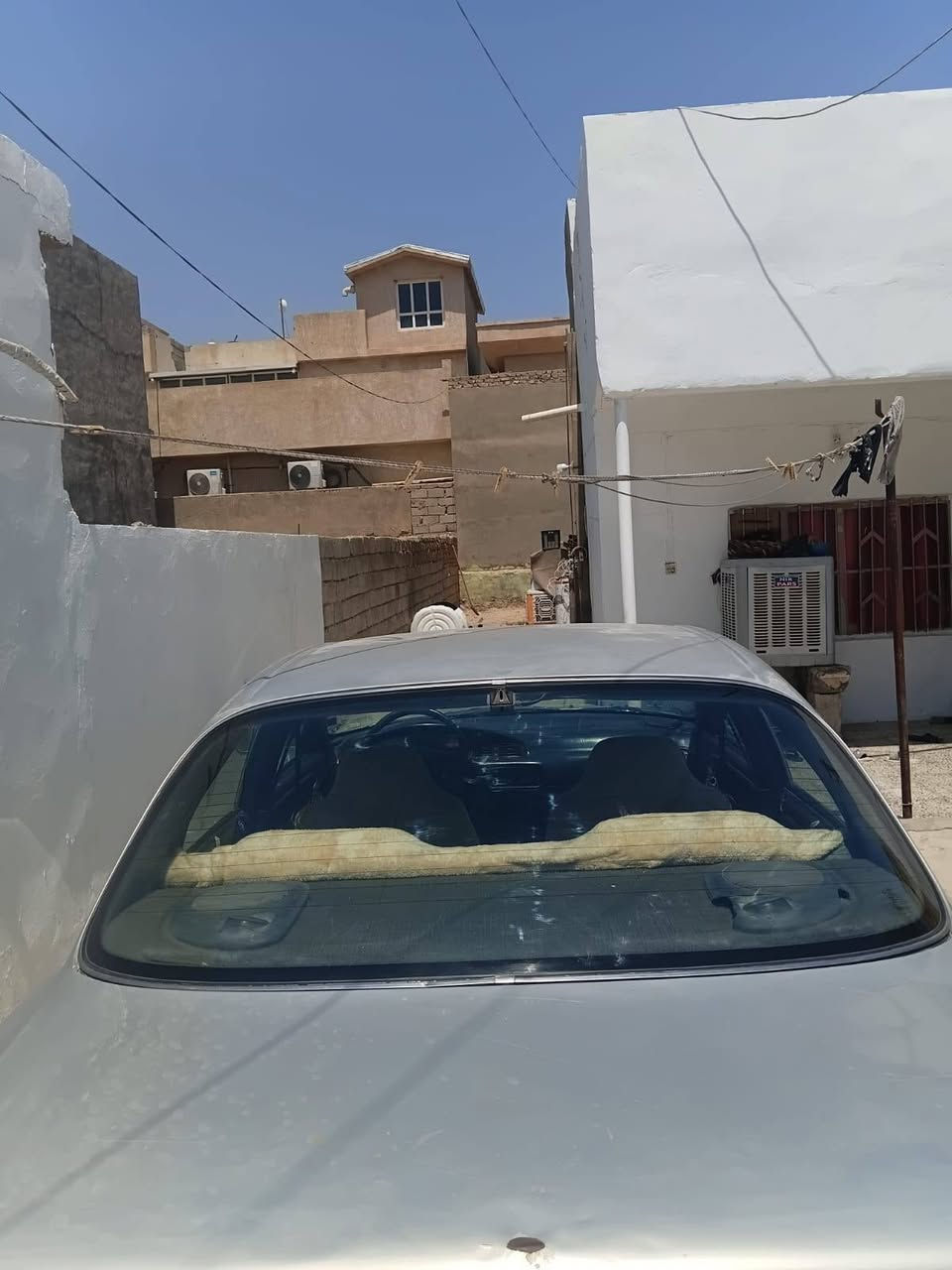 *********** سوناتا موديل 1995 رقم ديالى محرك مفتوح كير اوتو جديد صدر خلفي امامي جديد كهربائيات كلها شغاله تأيرات جديد سياره حلوو جدا سعرها 18$ ورقه وبيها مجال مكاني ديالى قضاء المقدادية بدون اي ضربه
