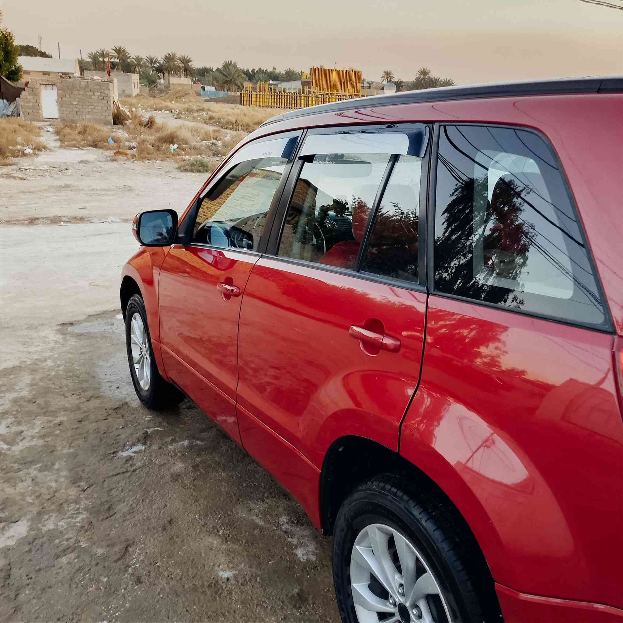 سازوكي فيتارا 2014 رقم بغداددولي بسمي مكينه 2400 مكفوله من الصبغ والضربه بيه بارد بالباب الخلفي فقط سياره جاهزه من كلشي مابيه اي نقص السعر113موبايل ***********مكاني بابل
