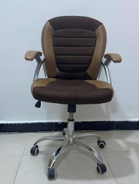 كرسي مكتبي مستعمل نضيف عدد 2 سعر من يمك تواصل فقط واتساب 07870839899