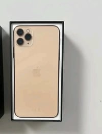 السلام وعليكم آيفون ١١. برو ماكس نضيف مال بيت مبدل شاشه اصليه من ابل و...