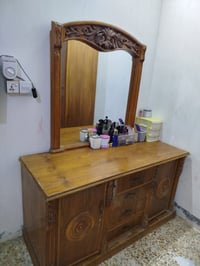 ميز مراية • مترين • كومديات